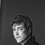 Maxim Gaudette en noir et blanc, séance pour la couverture du Voir sur Incendies de Denis Villeneuve
