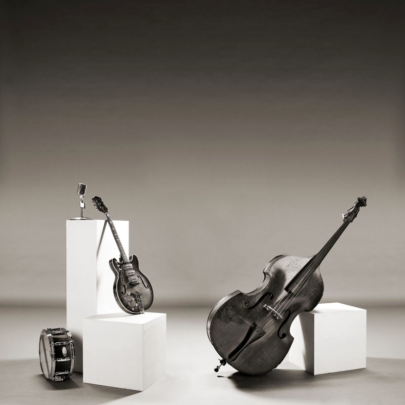 Comment j'ai fait "swinger" les 4 membres de Uswing pour leur nouvel album ! 5 Instruments de musique sur des cubes blancs, verso de la pochette d'album de Uswing